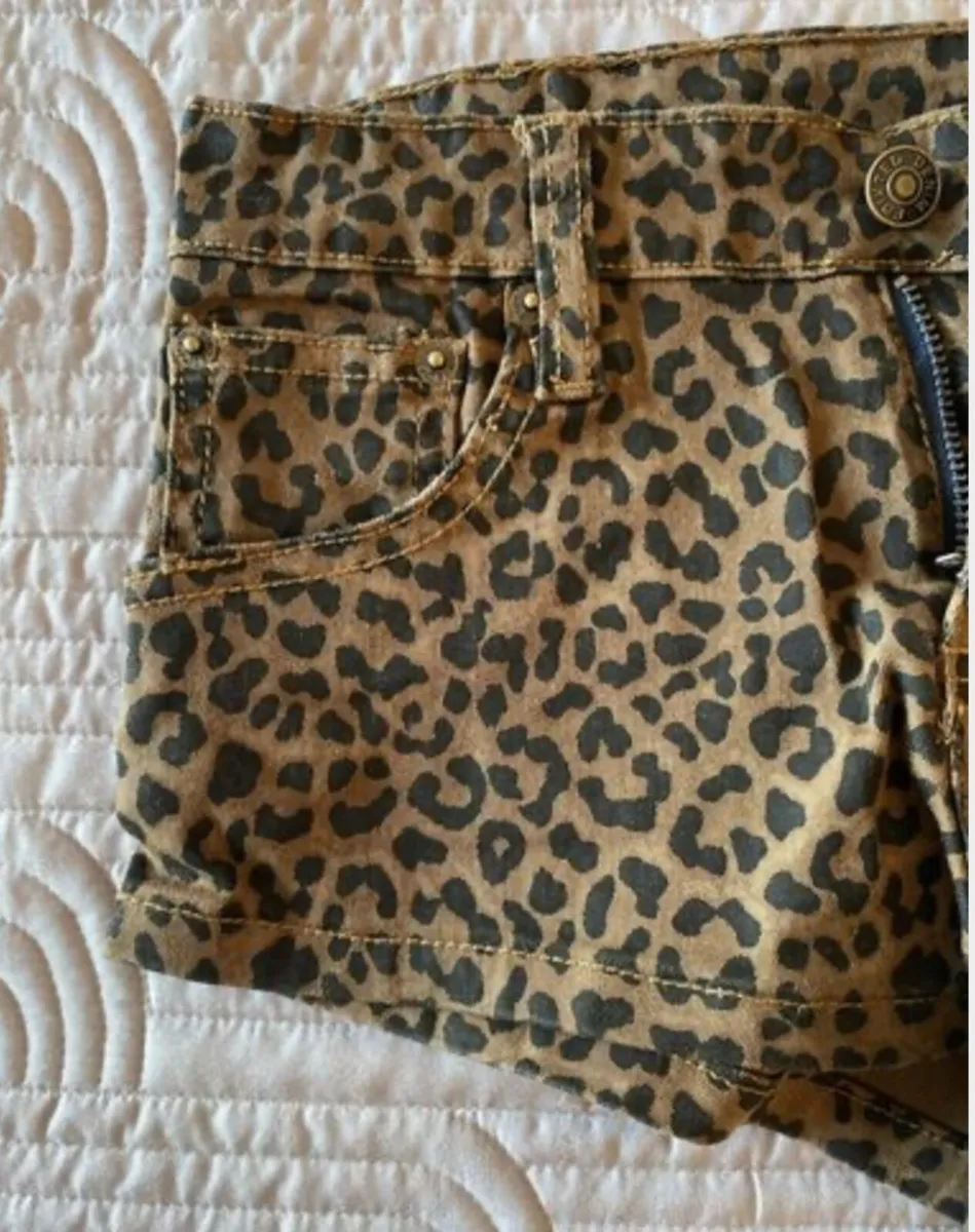 BNWT Edikted Leopard Printed Twill Micro Shorts - Image 3