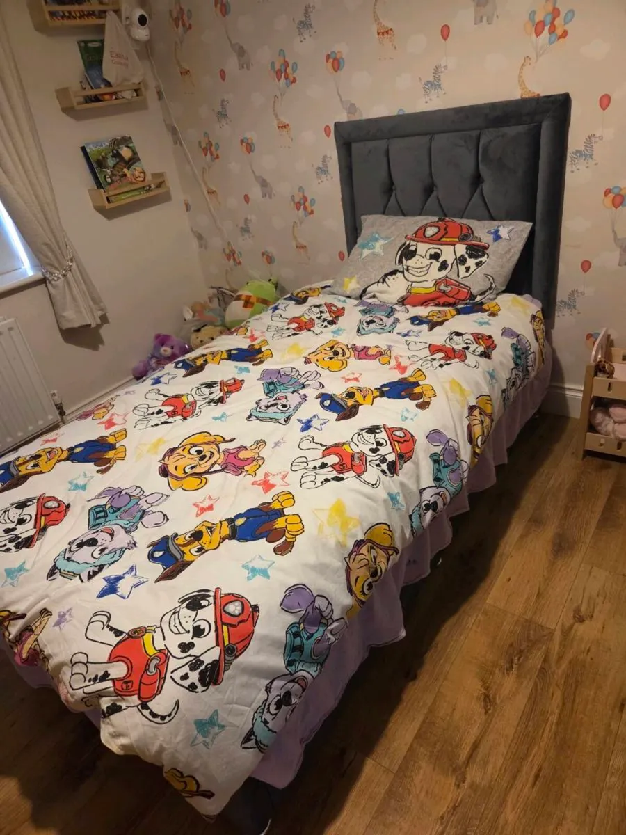 Single bed - Image 1