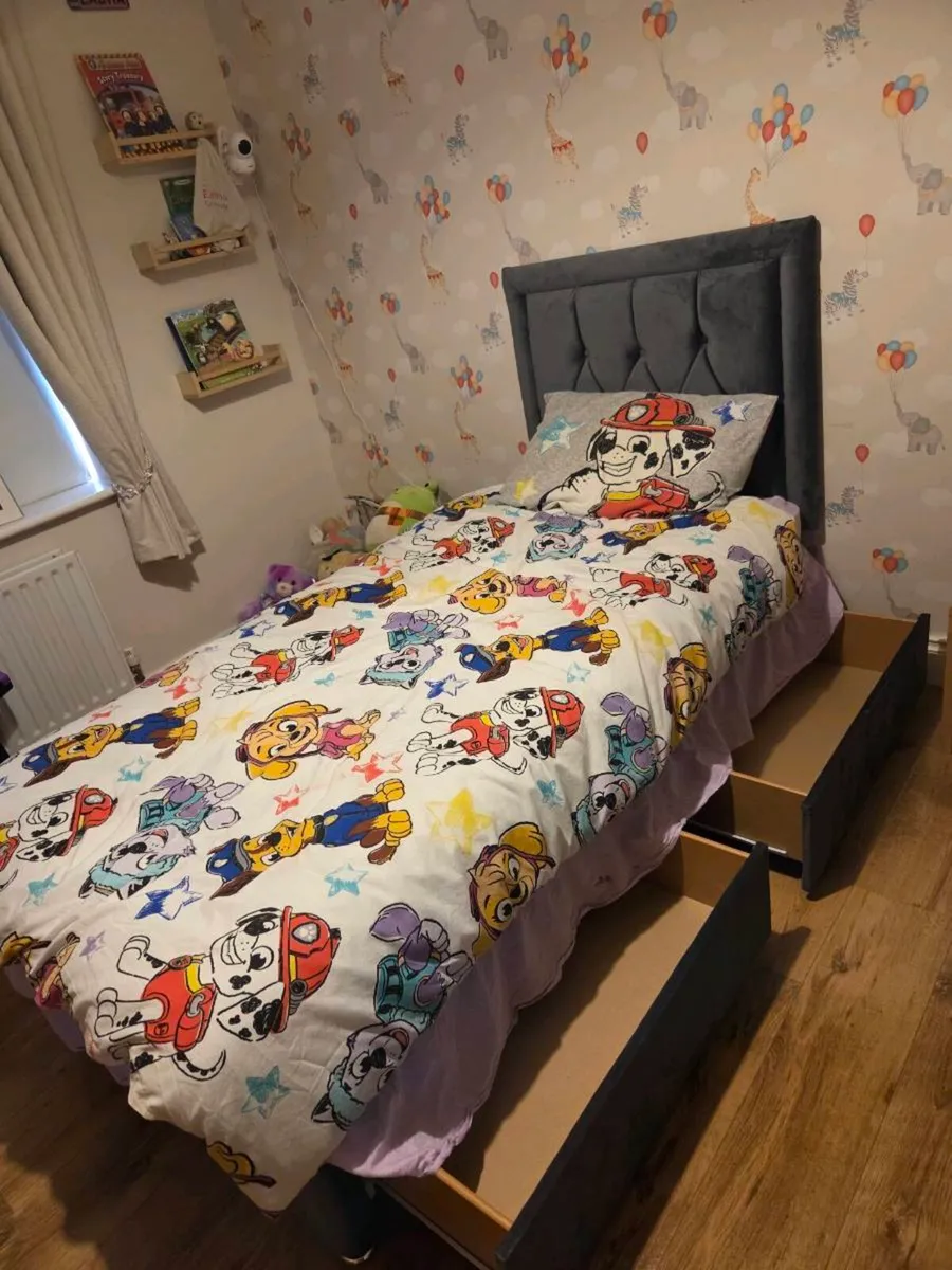 Single bed - Image 2