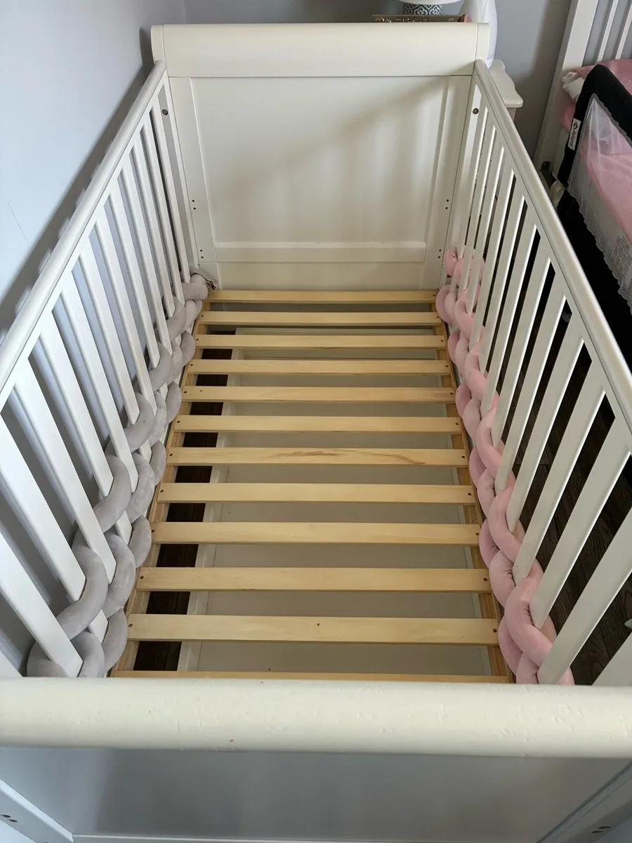 Obaby Stamford Classic White Cotbed - Image 4