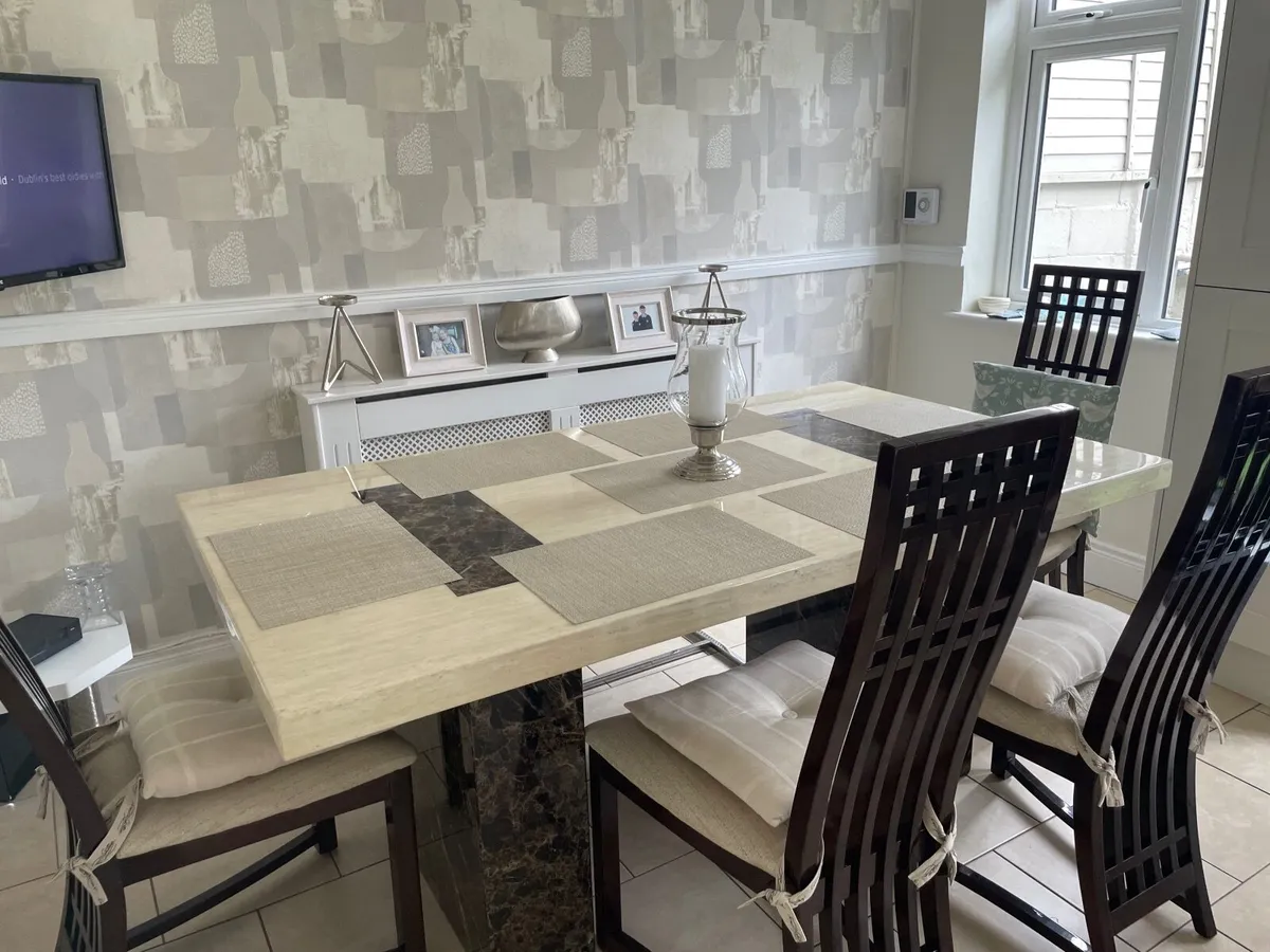 Tables and chairs - Image 1