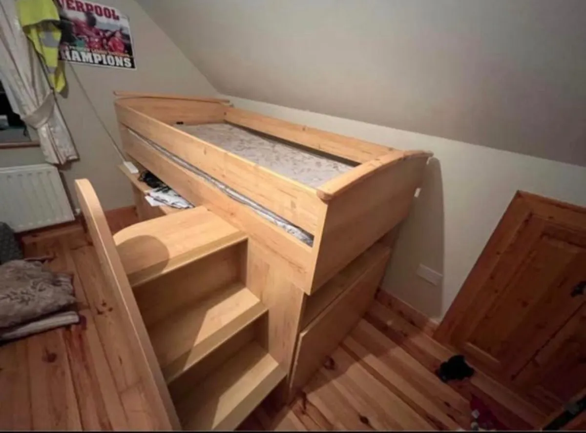Bunk bed - Image 1