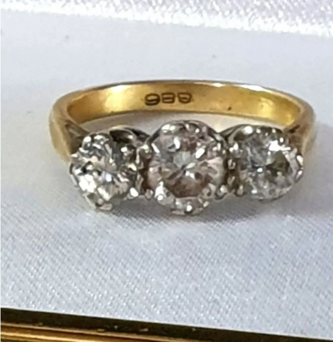 Vintage 24ct Gold Diamond Trilogy Ring - Image 4