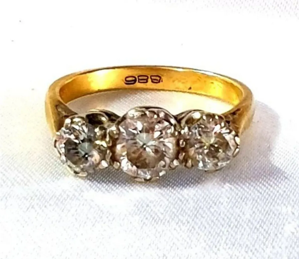 Vintage 24ct Gold Diamond Trilogy Ring - Image 3