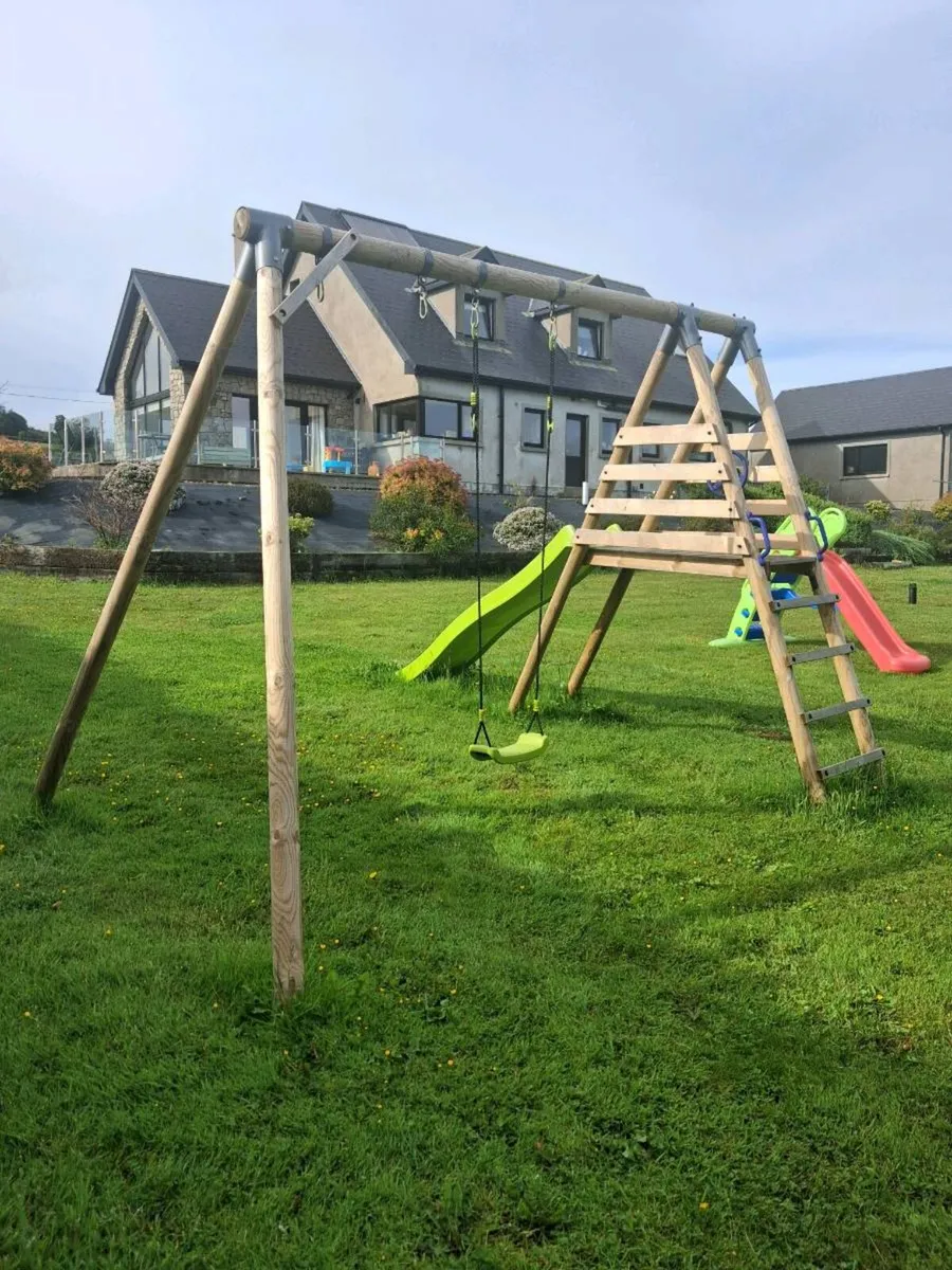 Swing set - Image 1