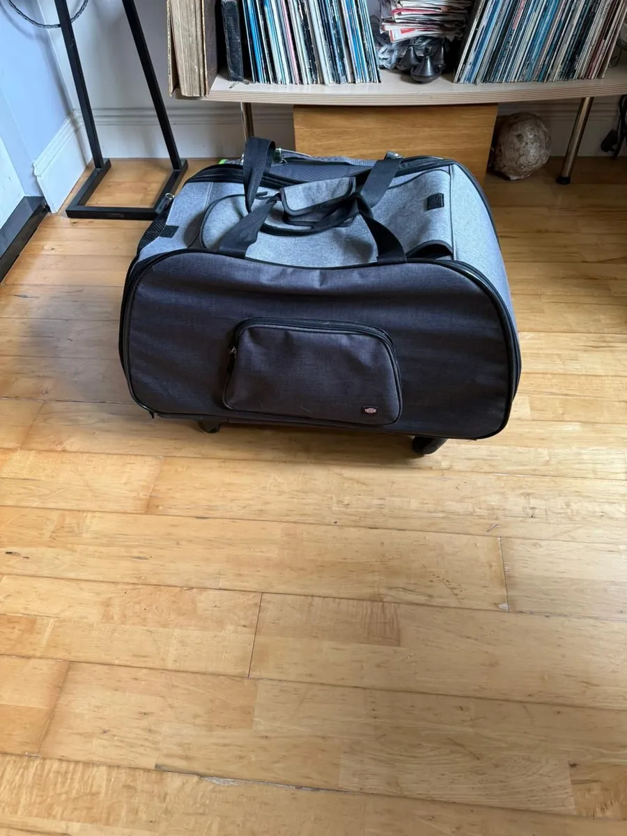 2 virtially new cat carriers - Image 1