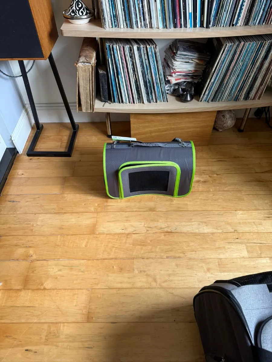 2 virtially new cat carriers - Image 2