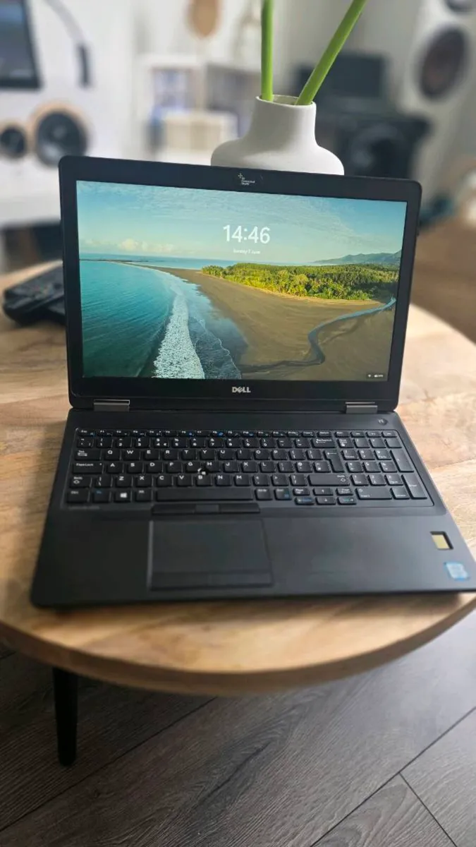 Dell Latitude E5570 - Image 1