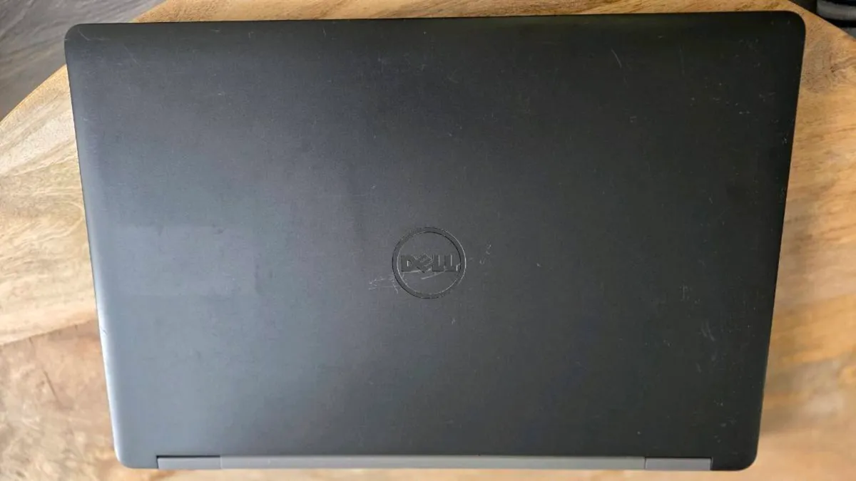Dell Latitude E5570 - Image 2