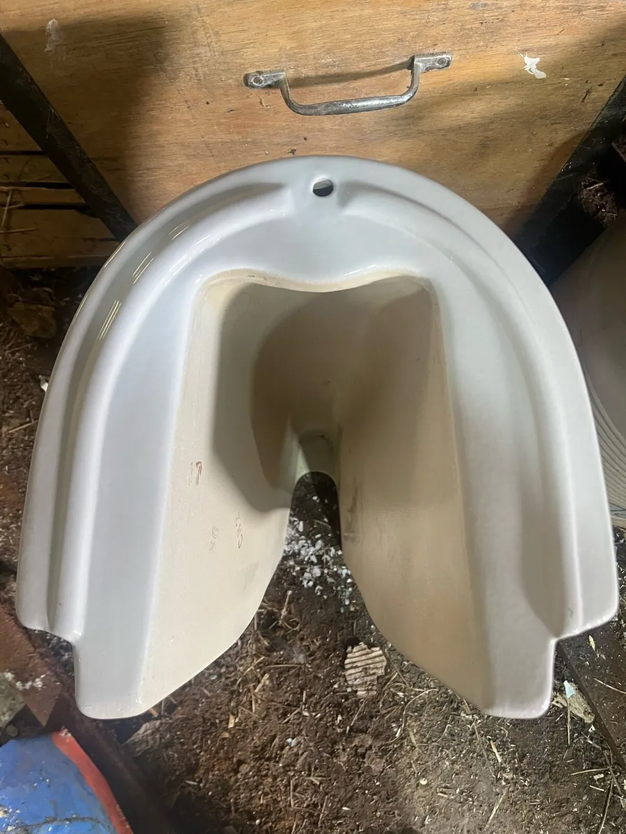 pedestal sink - Image 3