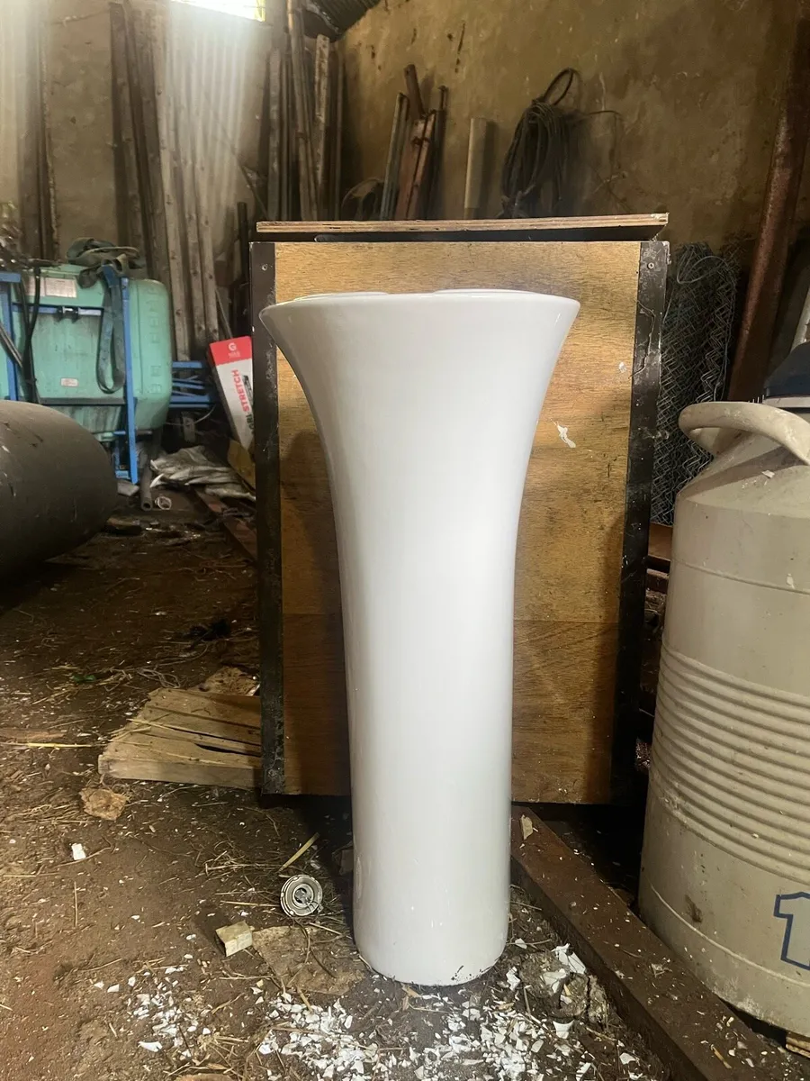 pedestal sink - Image 1