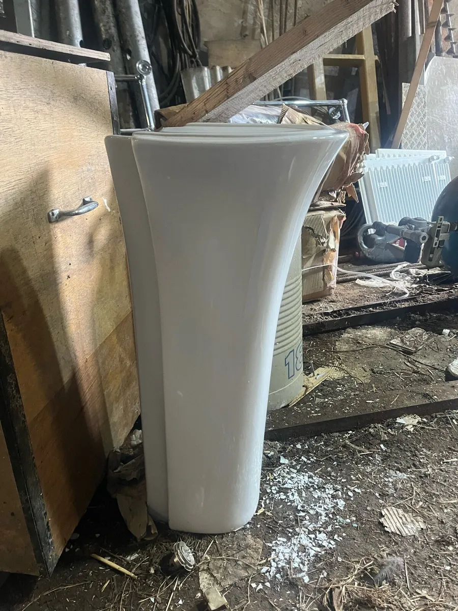 pedestal sink - Image 2