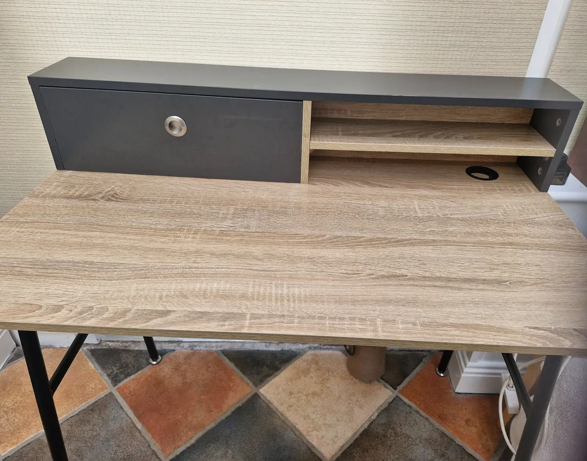 Desk - Image 2