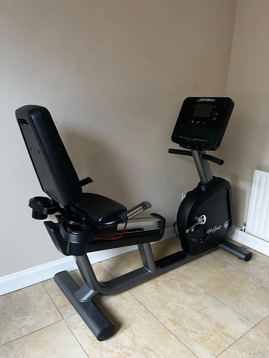 Life fitness recumbent exercise bike - Image 2