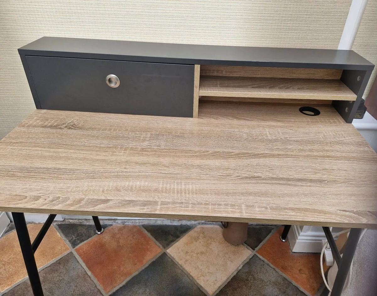 Desk - Image 3
