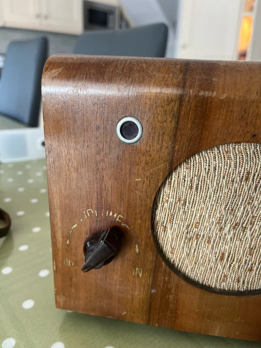 Vintage 1940’s Radio - Image 3