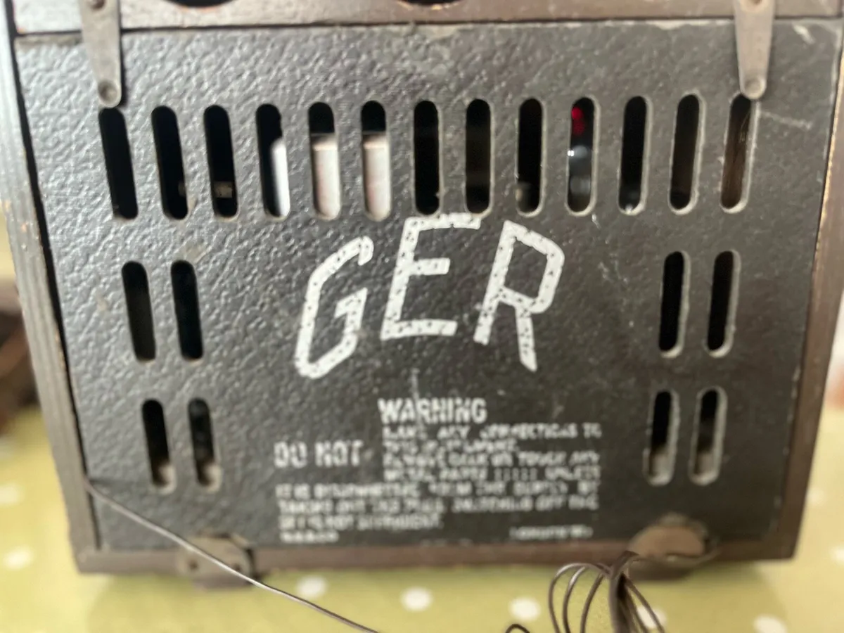 Vintage 1940’s Radio - Image 4