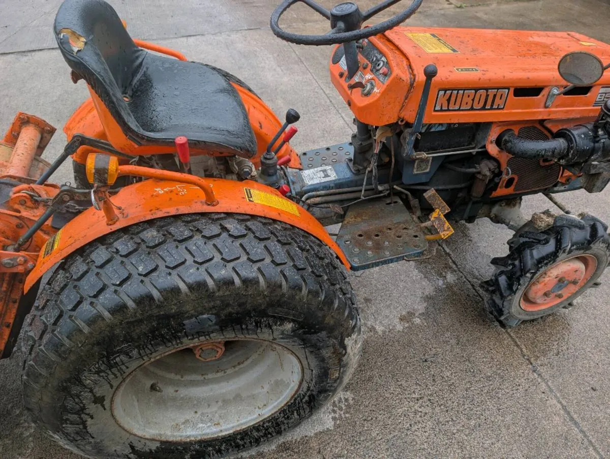 Kubota compact tractor - Image 3