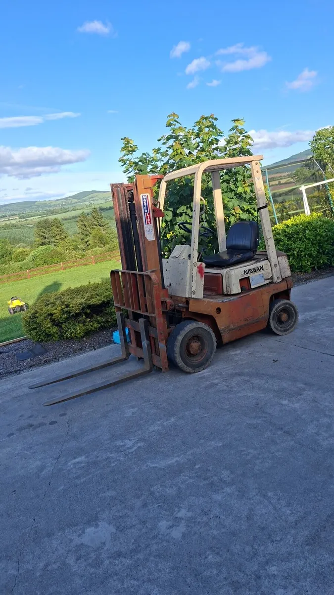 Nissan forklift - Image 1
