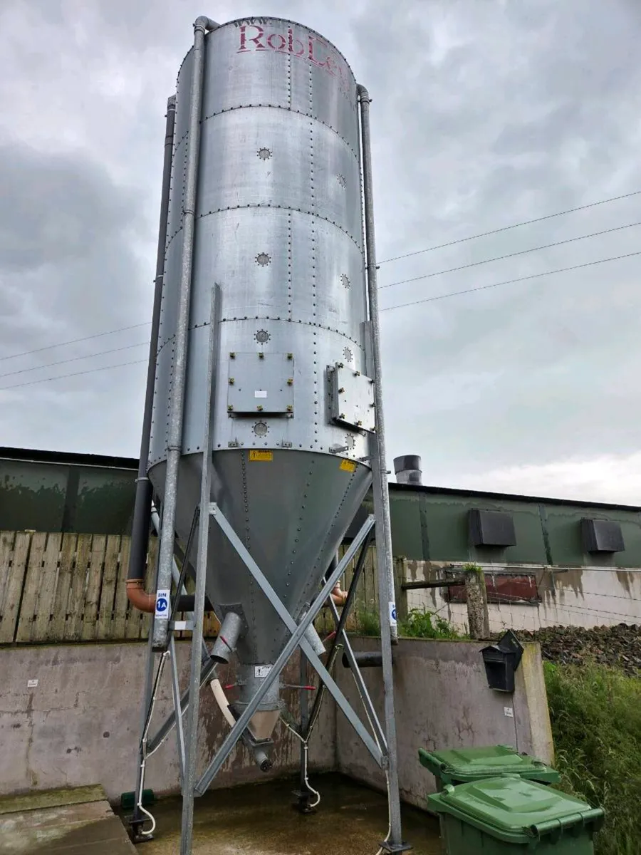 Roblew 16 tonne split meal bin - Image 1