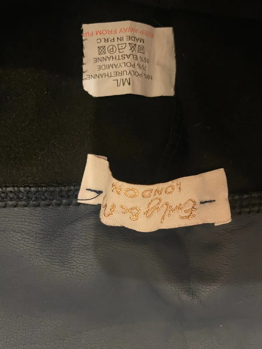 Women’s clothing - Image 2