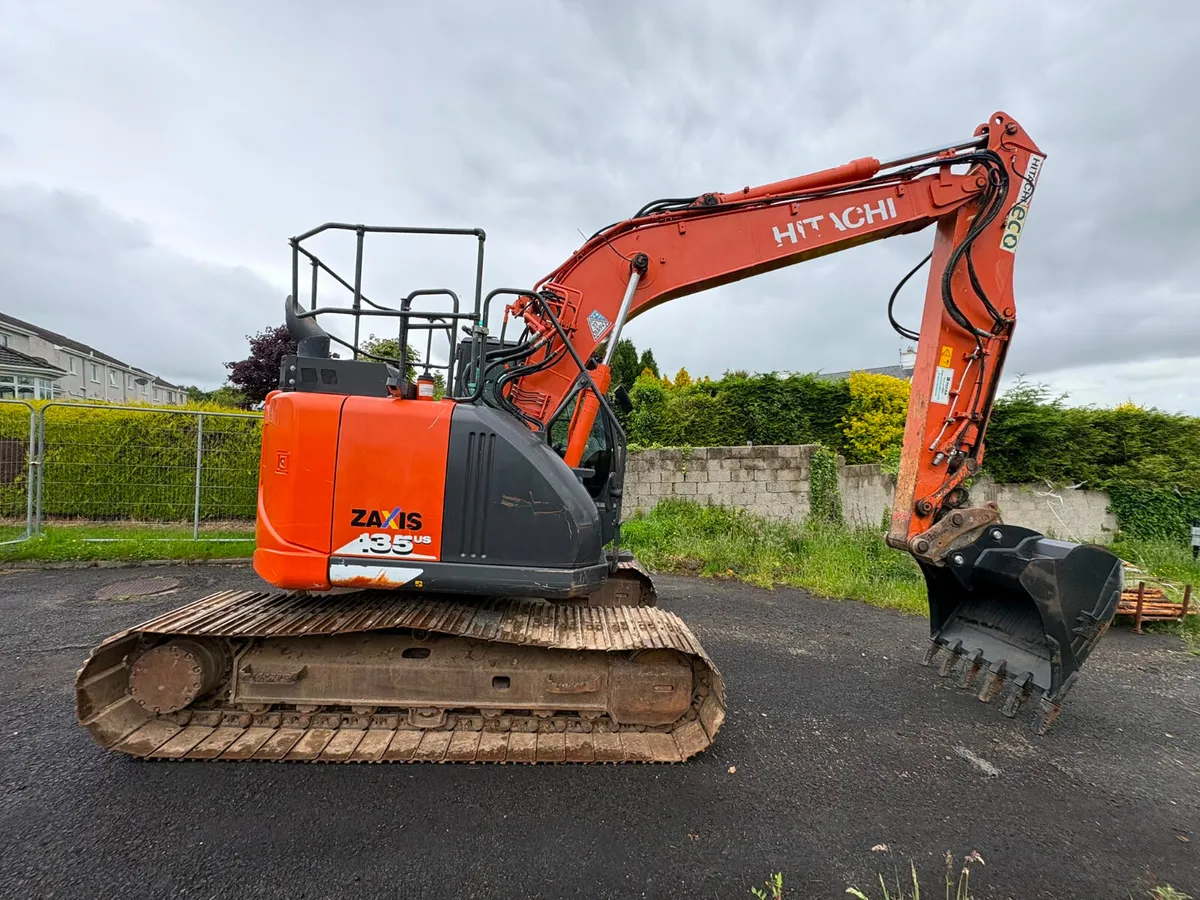 2021 Hitachi ZX 135-6 Zero Swing  Excavator - Image 3