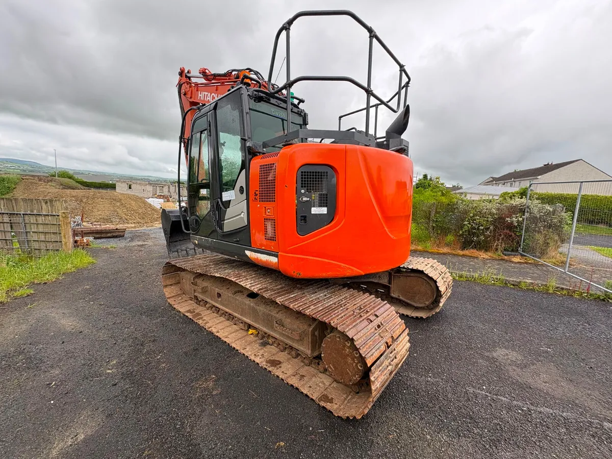 2021 Hitachi ZX 135-6 Zero Swing  Excavator - Image 2