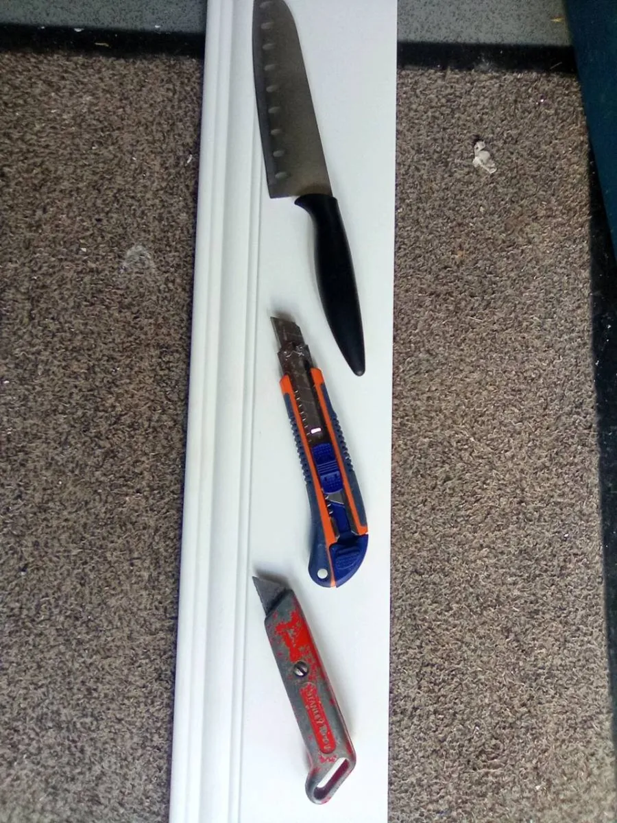 3.  KNIVES. - Image 1