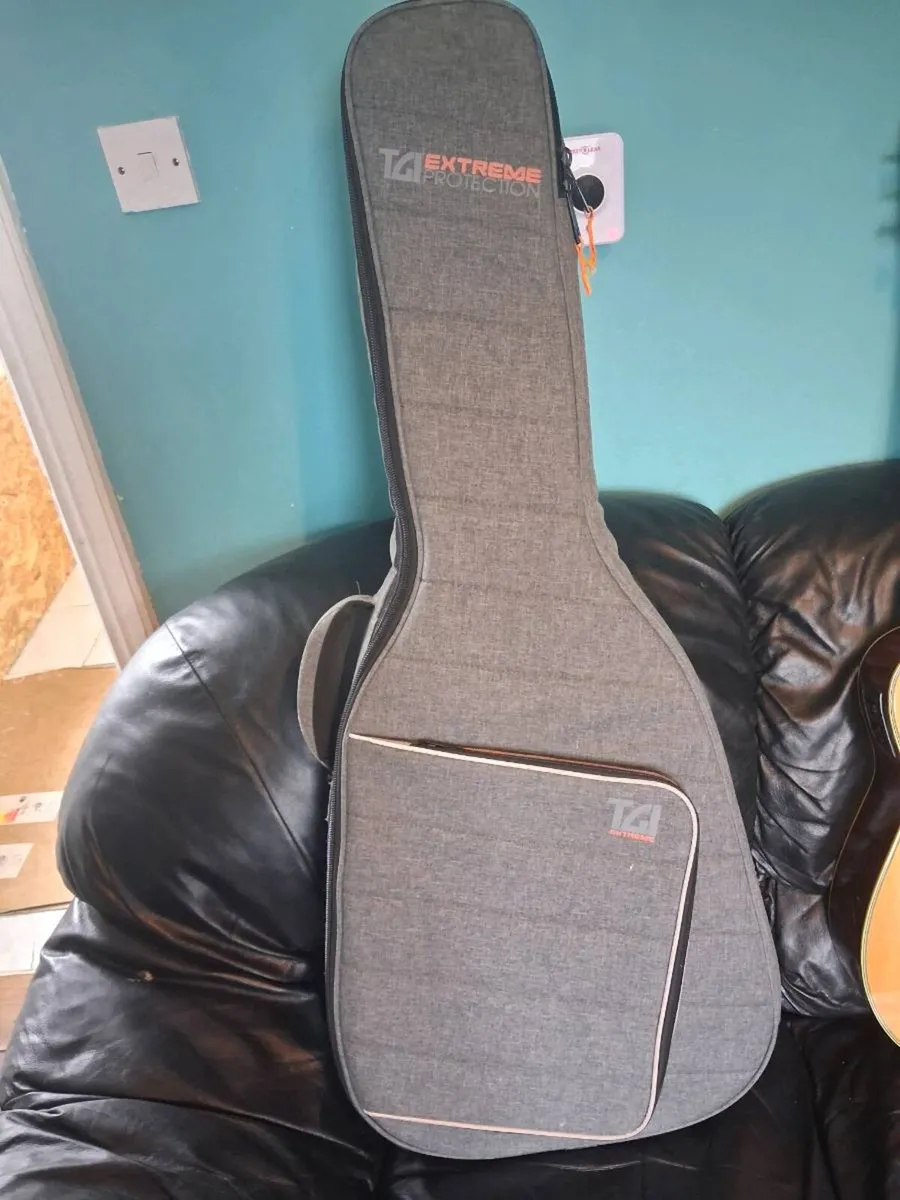 Yamaha Elecro acoustic guitar - Image 4