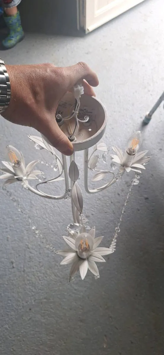 3 bulb light fitting - Image 2