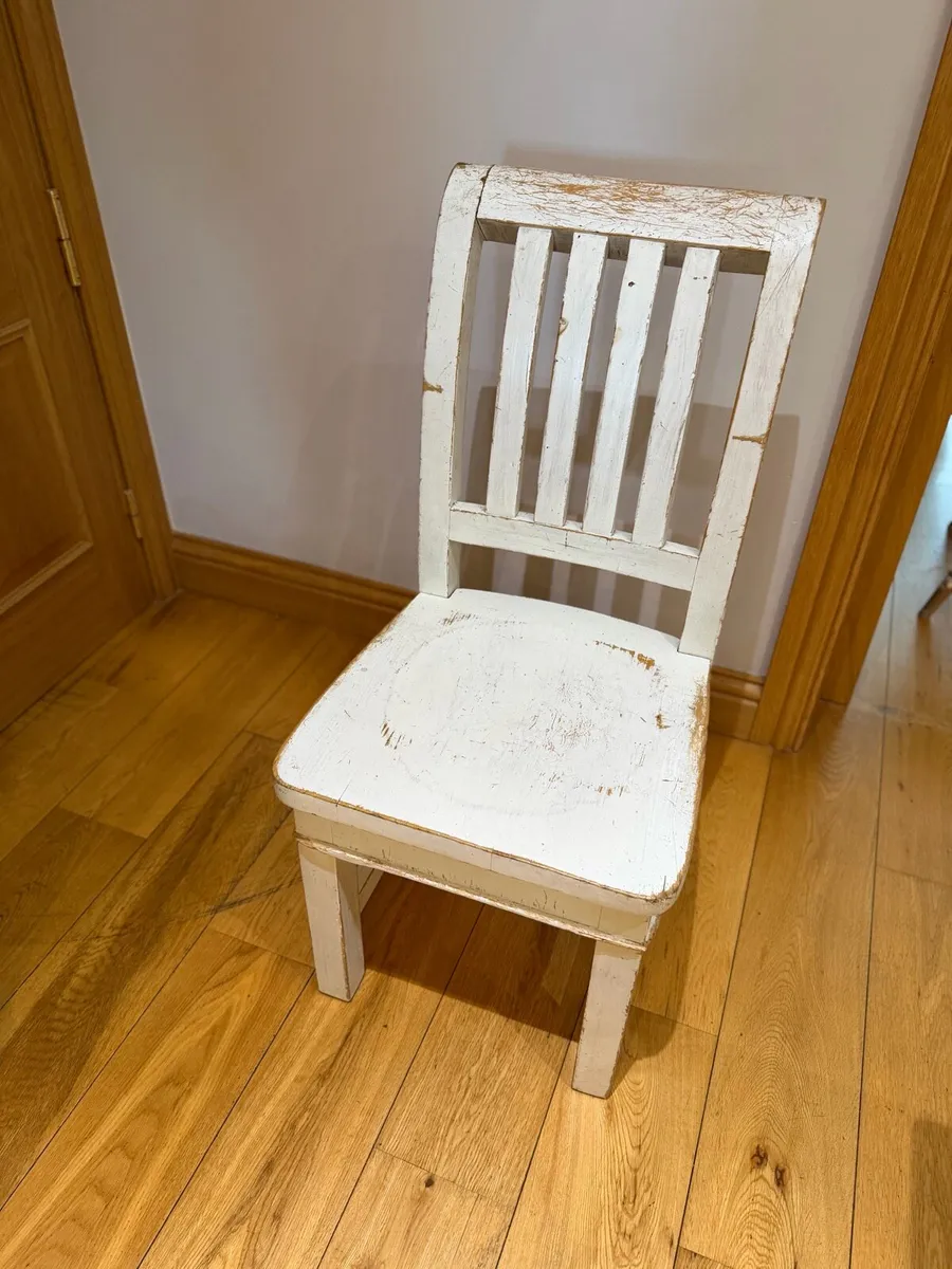 Dining table and chairs - Image 4