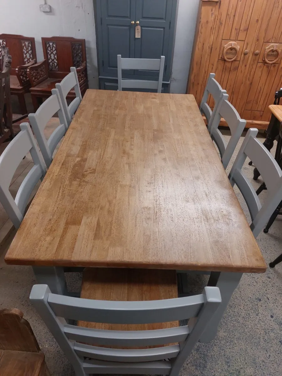 Solid oak table, 8 ladder back oak chairs - Image 4