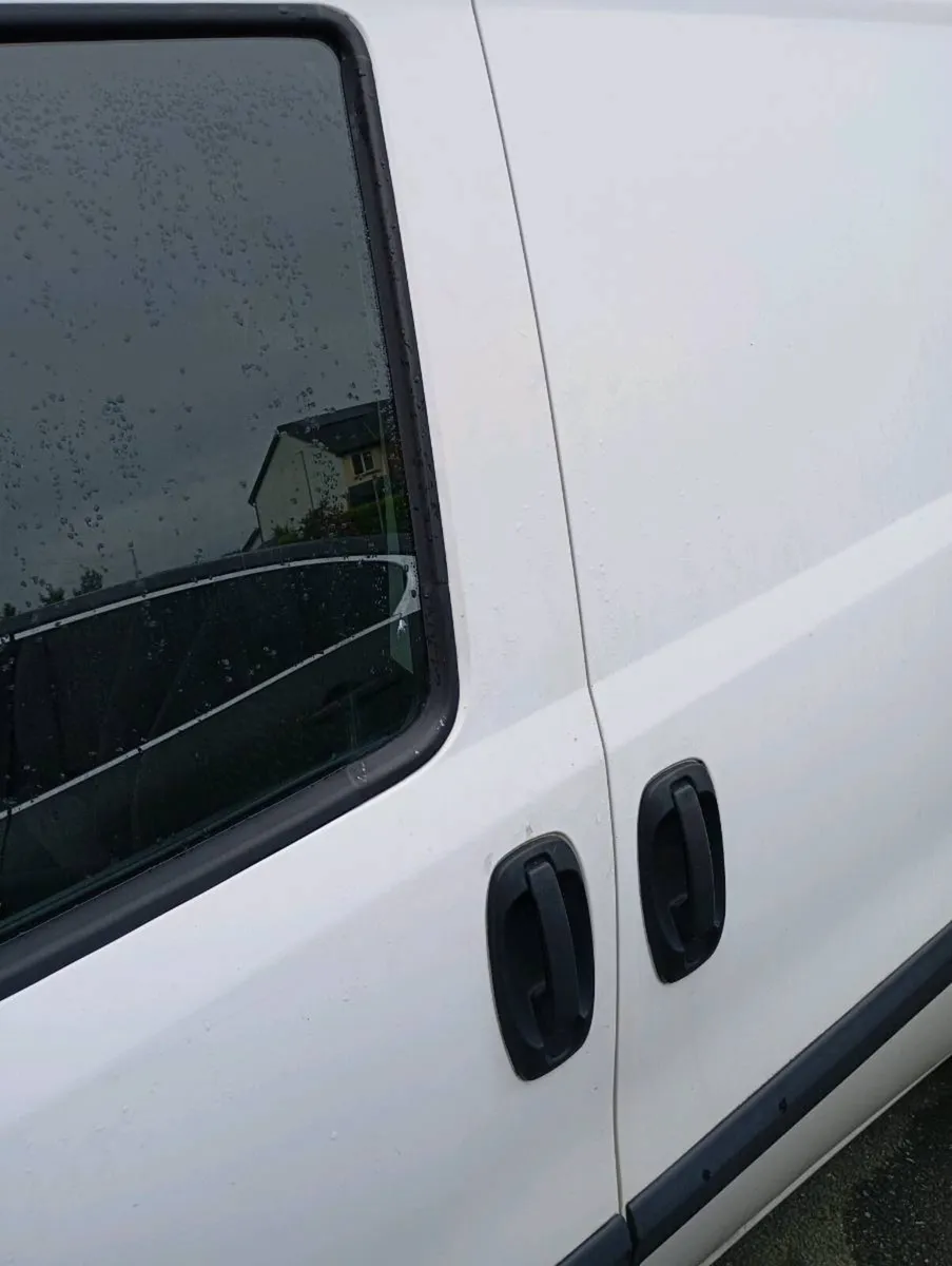 Van - Image 4