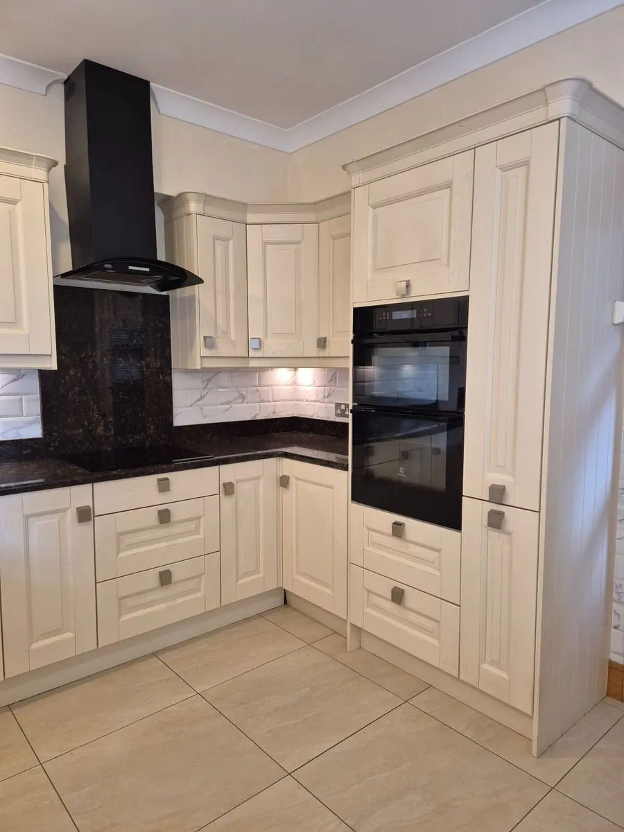 Modern Intergrated Kitchen - Image 4