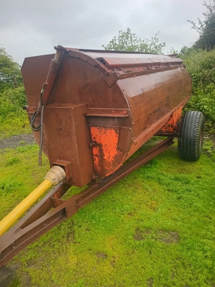 Howard dung spreader - Image 1