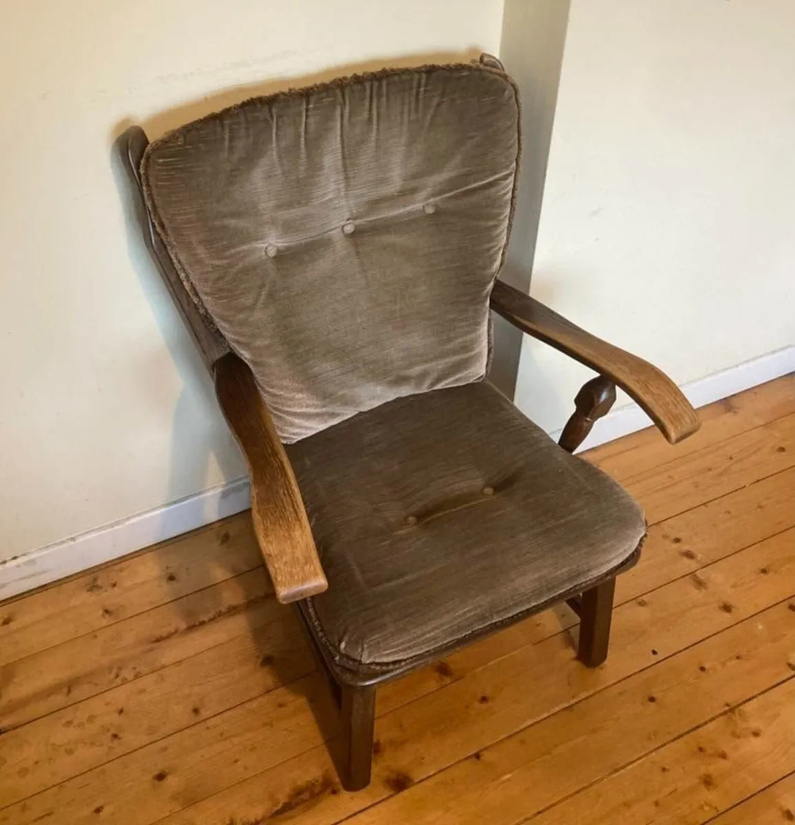 Elegant Vintage Upholstered Armchair - Image 2