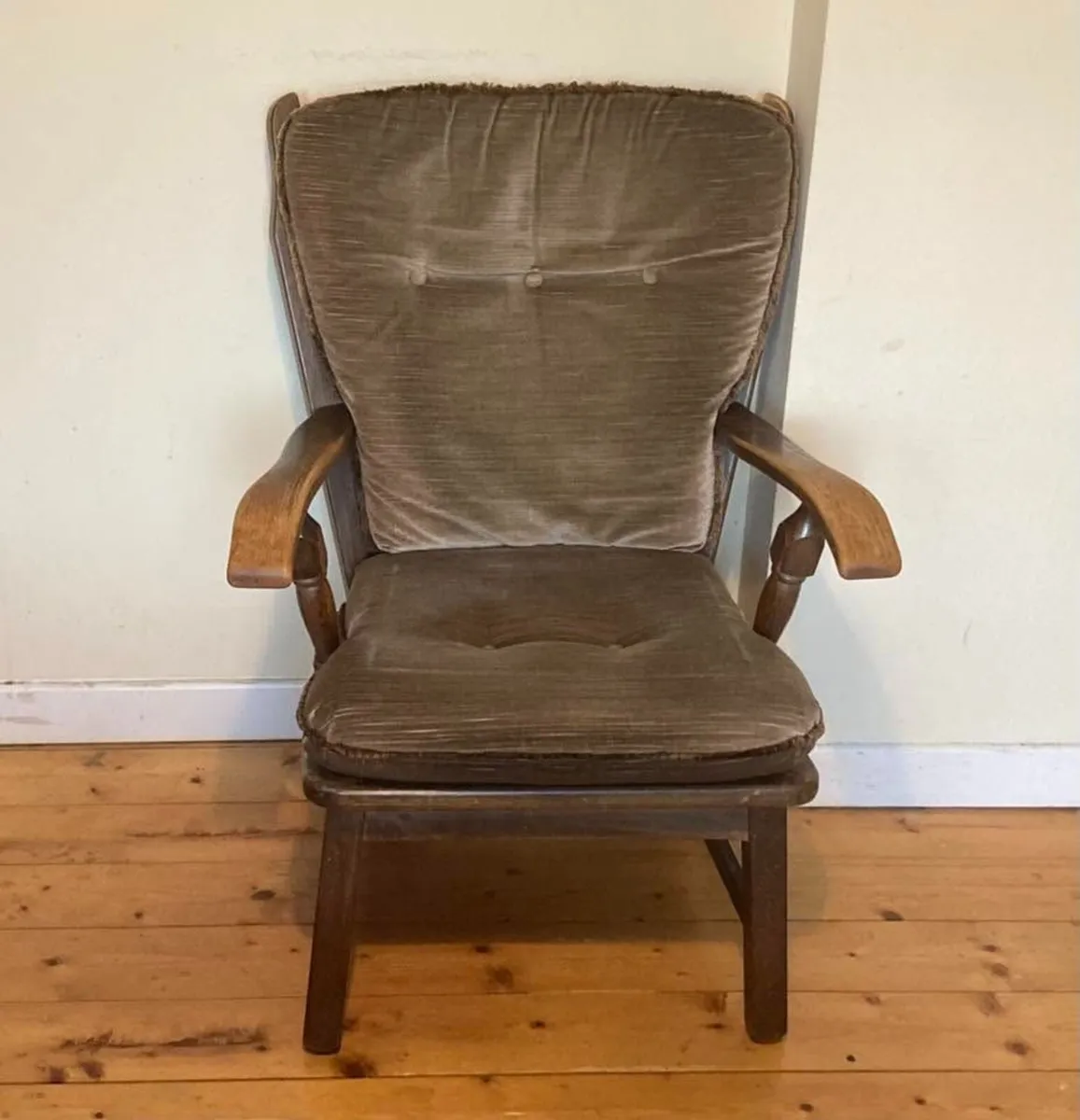 Elegant Vintage Upholstered Armchair - Image 1