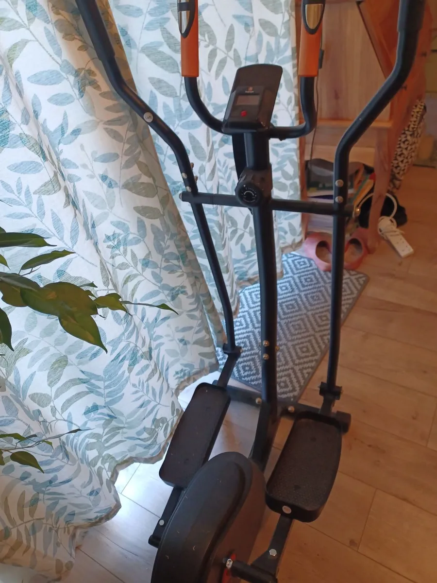 Cross trainer - Image 3