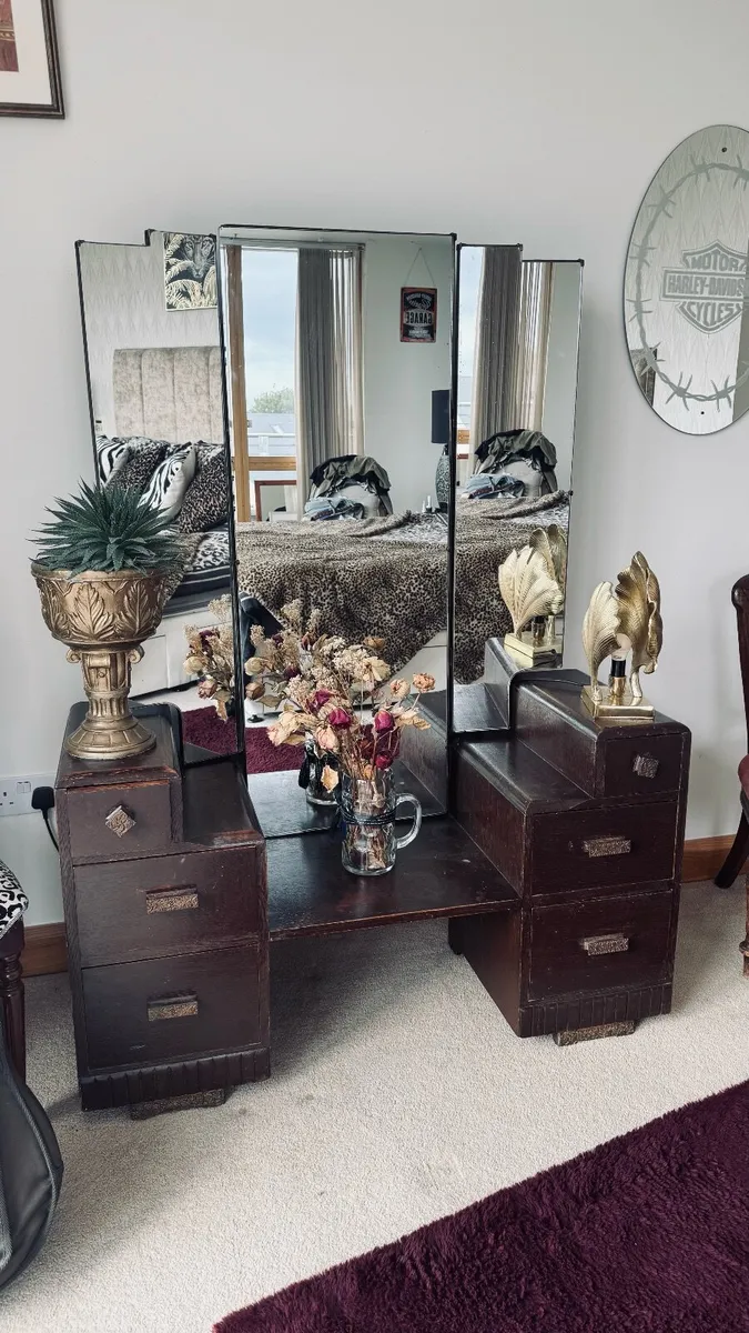 Vintage Dresser / Vanity Set