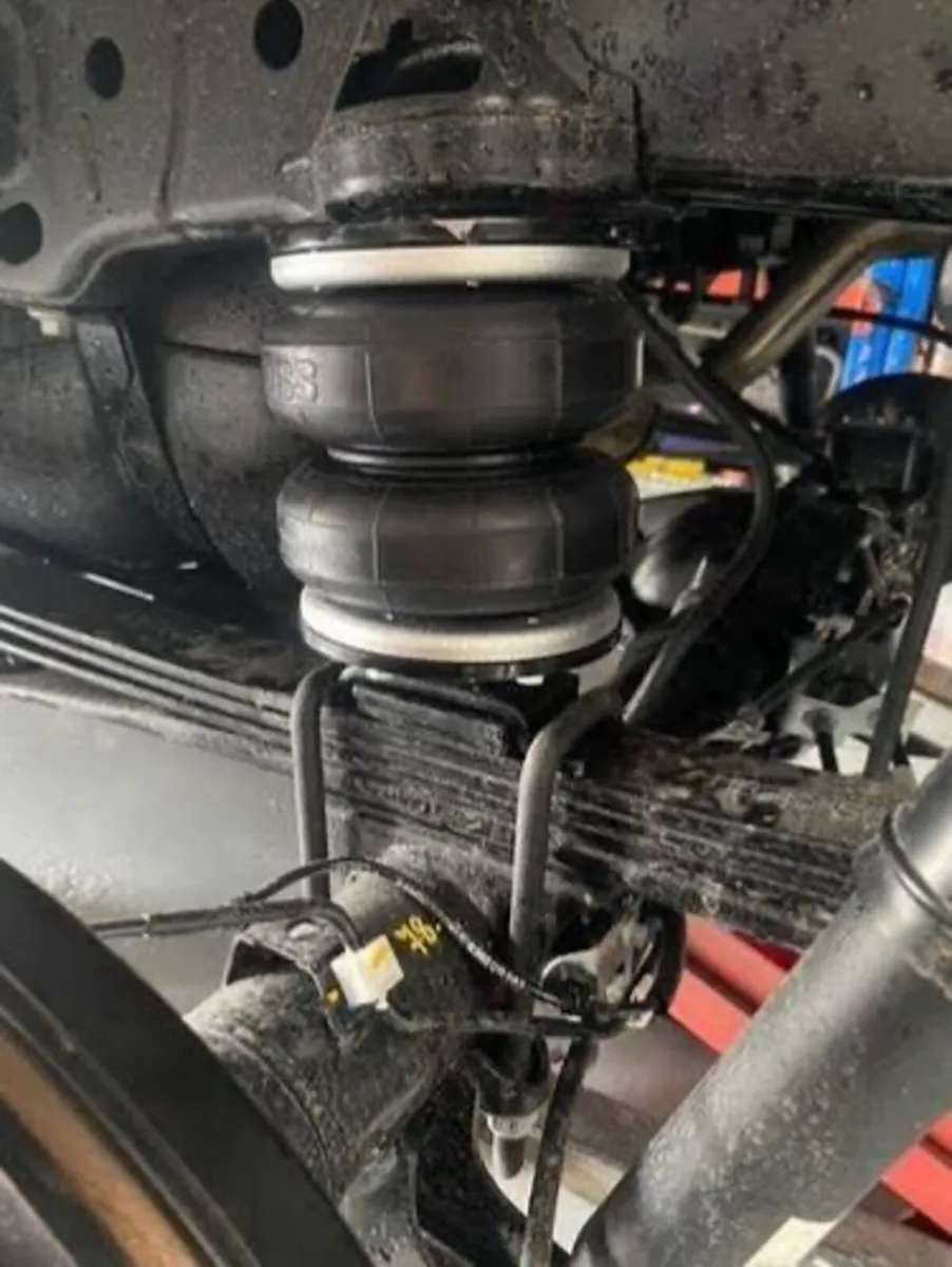 VW Amarok / Hilux Rear Axle Air Suspension Kit - Image 3
