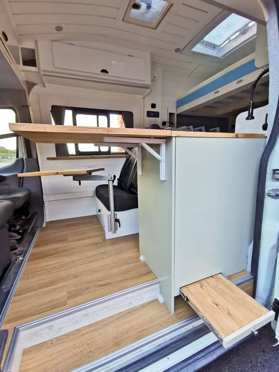 Campervan Ford Transit - Image 2