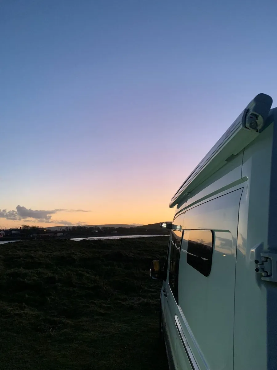 Campervan Ford Transit - Image 4