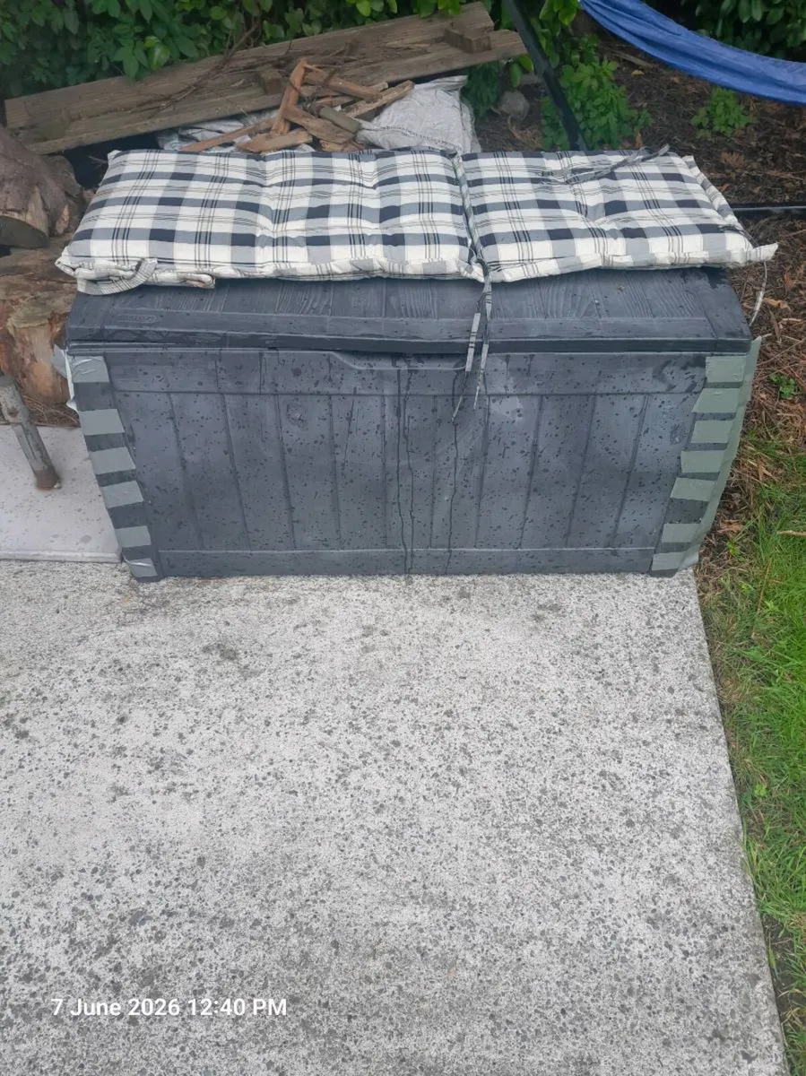KETER OUTDOOR GARDEN BOX - Image 1
