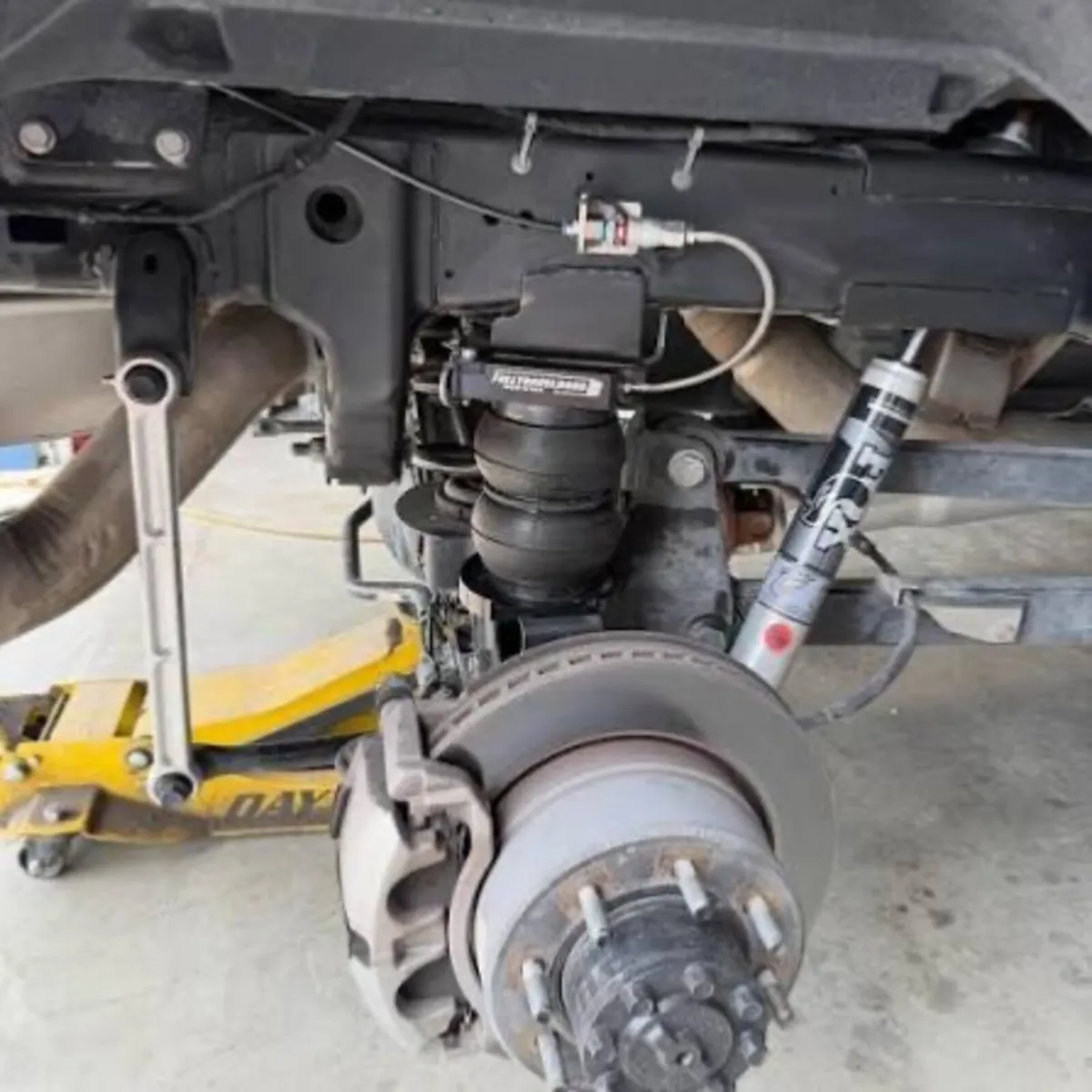VW Amarok / Hilux Rear Axle Air Suspension Kit - Image 4