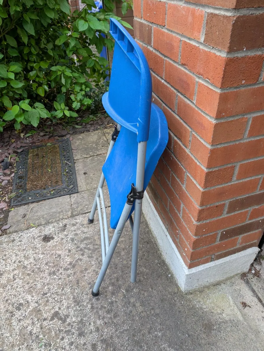 chair folding x 2 - Image 1