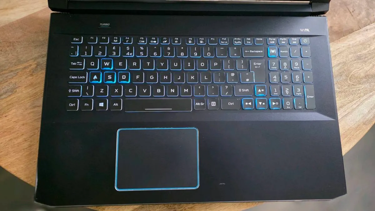 Acer Predator Helios 300 - Image 2