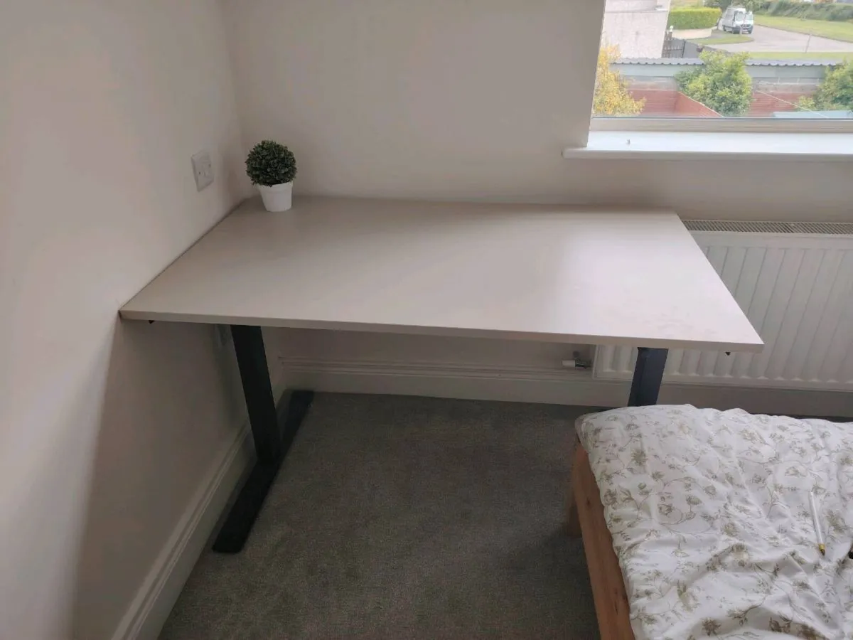 Standing desk - Image 2