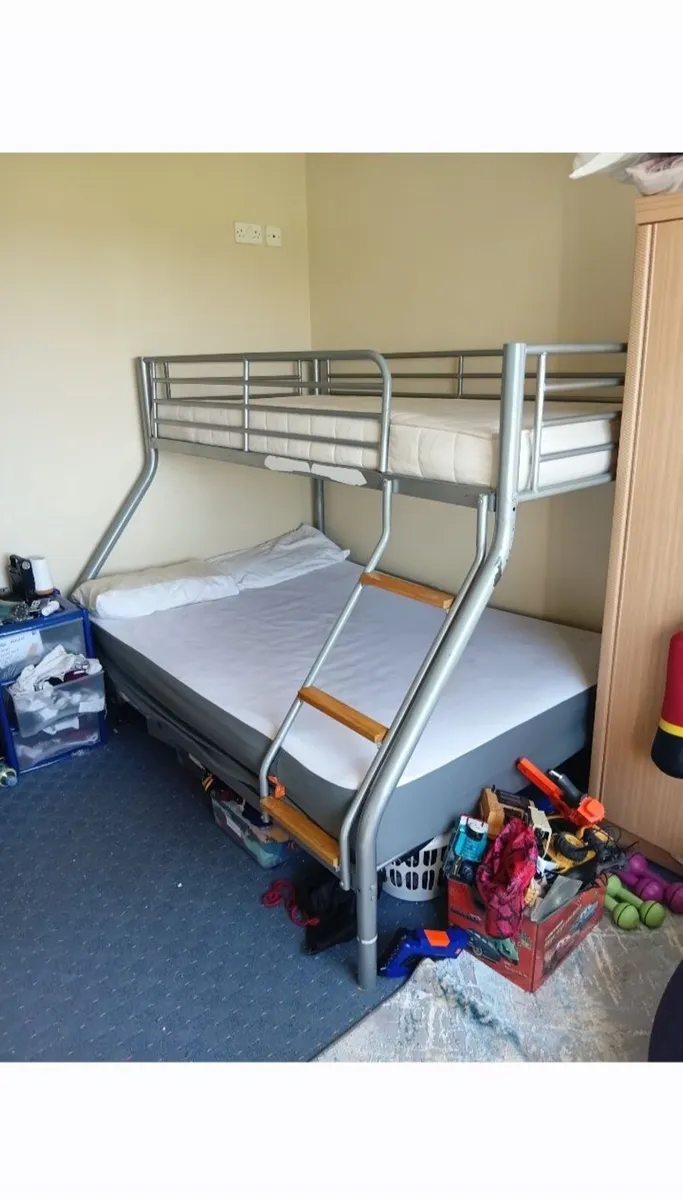 Bunk bed with free wardrobe - Image 1