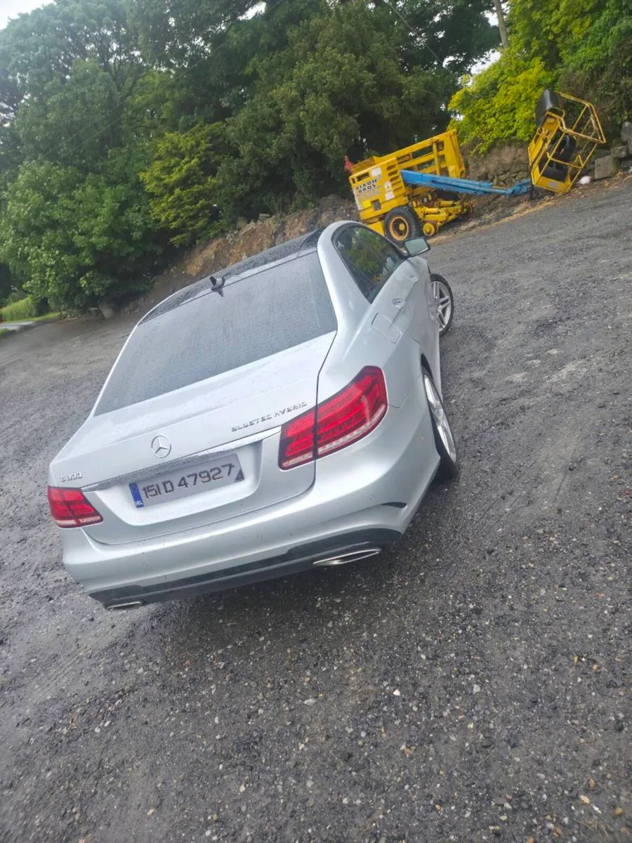 Mercedes-Benz e300 hybrid - Image 2