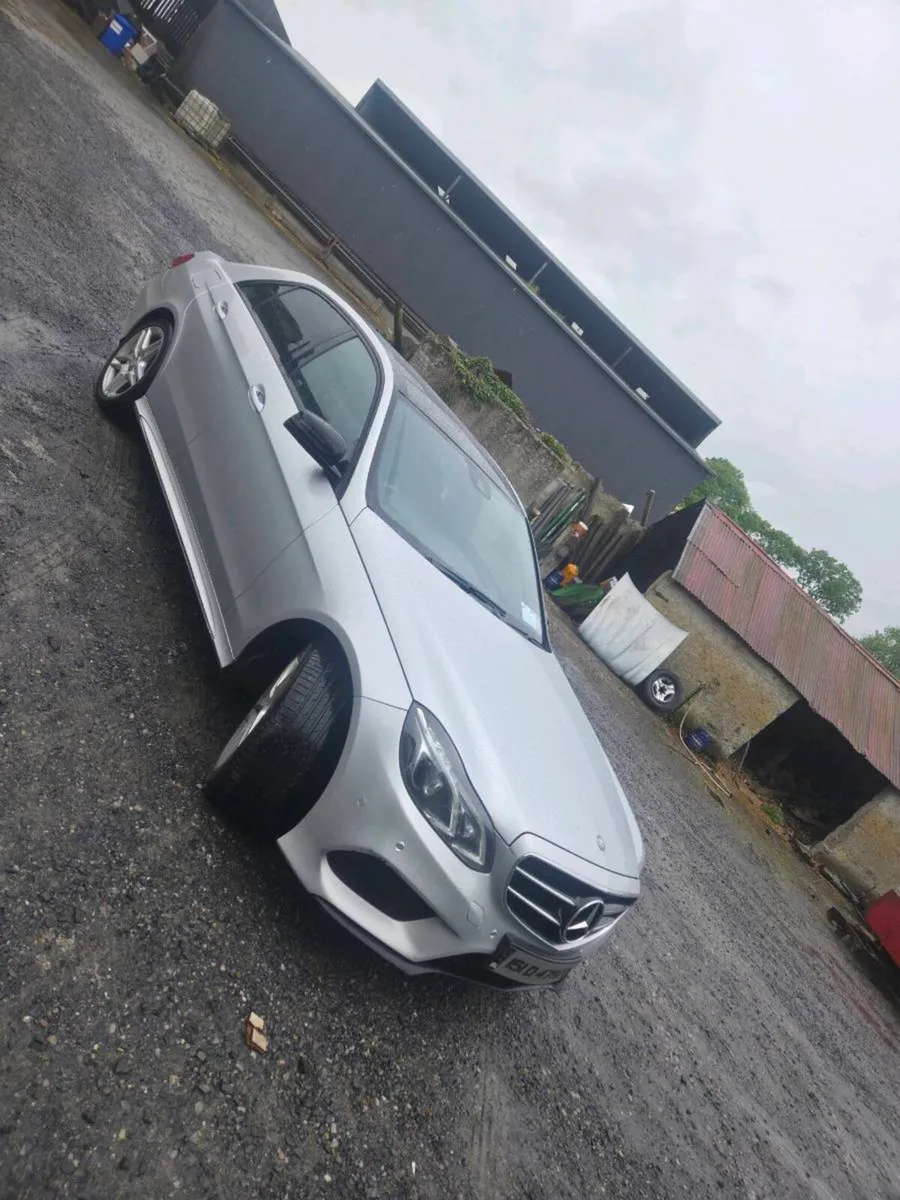 Mercedes-Benz e300 hybrid - Image 3